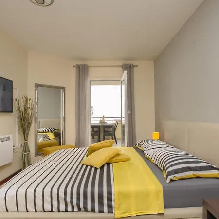 Comfortable Near The Apartman Pula