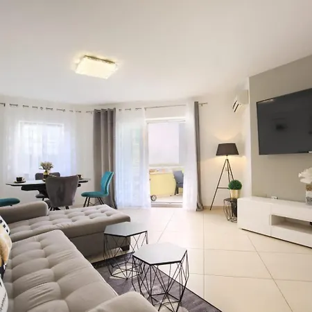 Comfortable Near The Pula