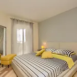Comfortable Near The 풀라