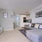 아파트 Comfortable Near The